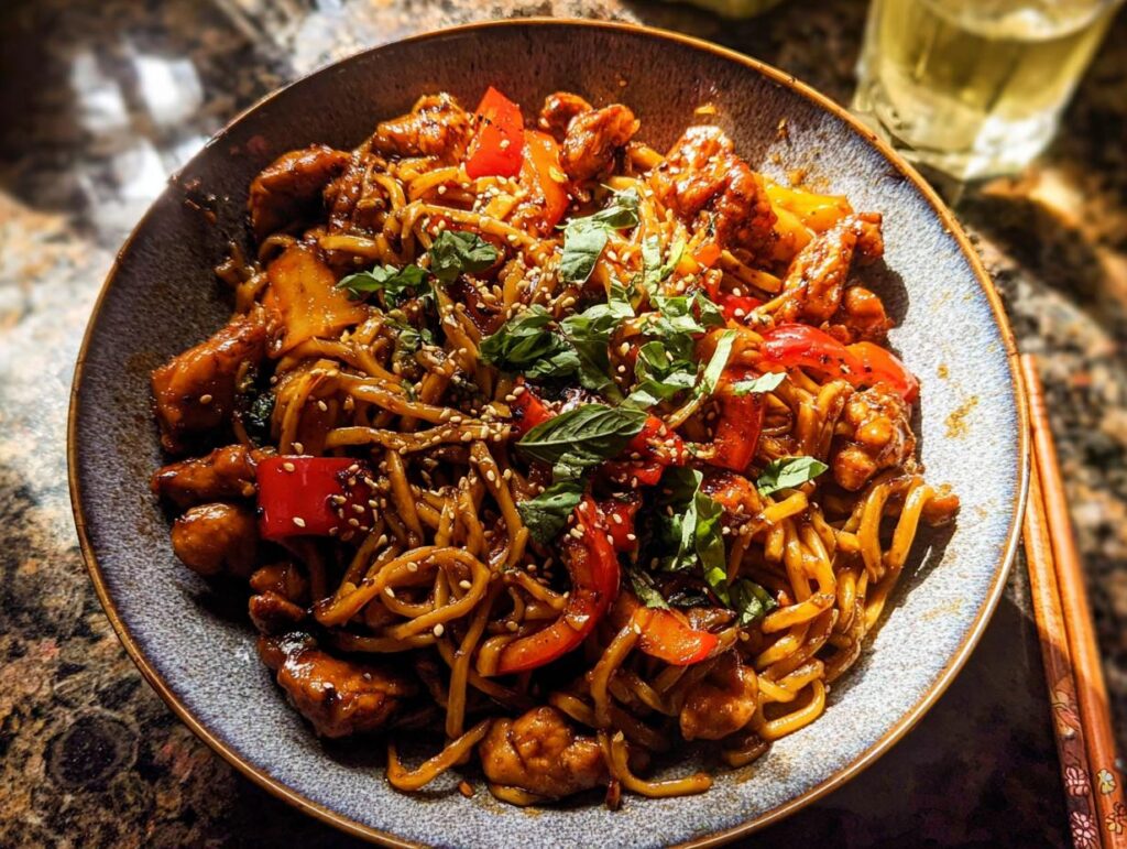 Sticky Garlic Chicken Noodles - Featured